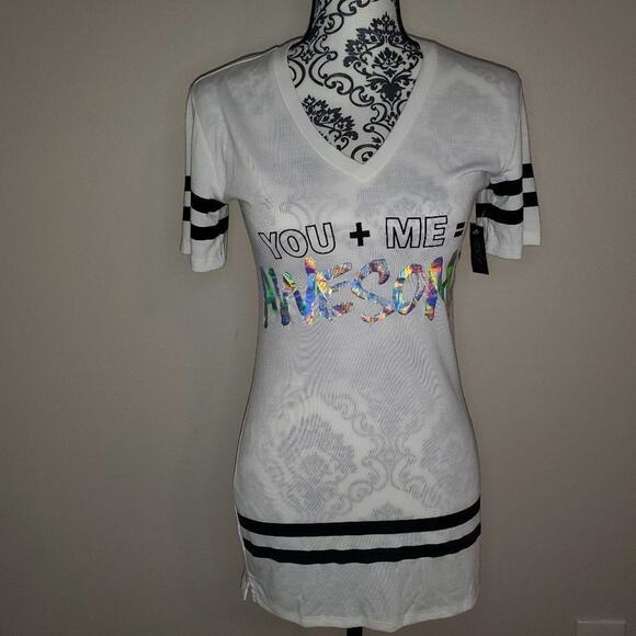 City streets extra small womens v-neck tee with striped trim and holographic wri - Picture 2 of 12